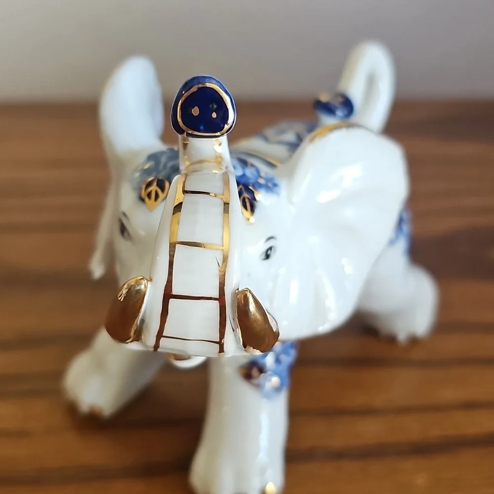 White Ceramic Elephant Figurine Family With 14K Gold Trim - Picture 10 of 13